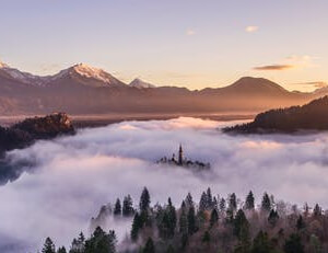 俄罗斯女子体操选手风采依旧，备战决赛